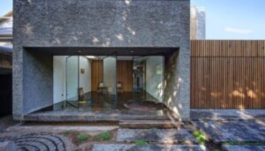 Rumah-Batu-Alam-Sederhana-Satu-Lantai-300x196 Rumah-Batu-Alam-Sederhana-Satu-Lantai-300x196